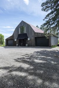 Low Architecture Building in Rural Ontario