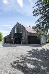 Low Architecture Building in Rural Ontario