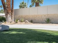 Low Architecture and Concrete Surfaces in Palm Springs 001