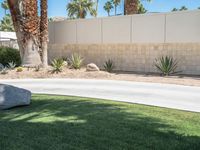 Low Architecture and Concrete Surfaces in Palm Springs 002