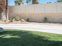 Low Architecture and Concrete Surfaces in Palm Springs 003