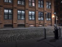 Manhattan City: Street Lights and Iconic Buildings