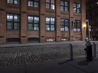 Manhattan City: Street Lights and Iconic Buildings