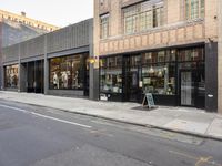 Manhattan: Daytime Window Shopping in the City