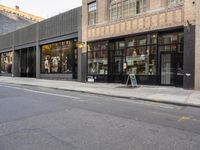 Manhattan: Daytime Window Shopping in the City