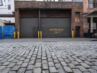 Manhattan's Street Art District: Exploring Classic Architecture and Public Spaces