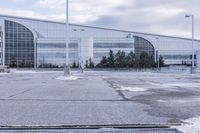 a street sign is sitting in the middle of an empty parking lot outside a building