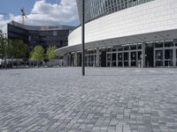 a large building with a lot of glass windows on the outside of it with the sun shining