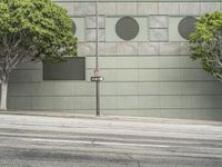 this is an image of a street corner in san francisco, california with the sky behind