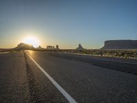 Monument Valley: Sunrise Road in Arizona & Utah