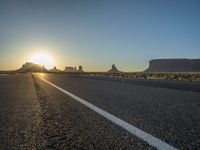 Monument Valley: Sunrise Road in Arizona & Utah