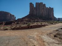 Monument Valley Landscape: Clear Sky in the USA