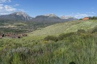 Mountain View in Colorado: A Clear Sky Day