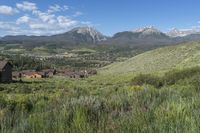 Mountain View in Colorado: A Clear Sky Day