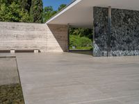 Barcelona Museum: Clear Sky and Urban Oasis