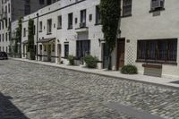 there's no parking for people in this very narrow city street alone's