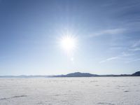 Nature in Utah: Sunlight Reflecting on the Lake Horizon