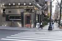 New York: Classic Architecture in the City Streets