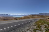 Highway in New Zealand: Smooth Asphalt with Clear Skies