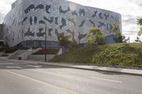 Office Building in Toronto: Shops and Storefronts