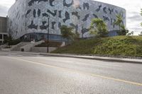 Office Building in Toronto: Shops and Storefronts