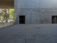 Open Space in Los Angeles: A Campus with Modern Architecture