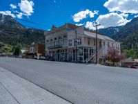 Ouray, Colorado: Road lined with Shopping