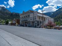 Ouray, Colorado: Road lined with Shopping