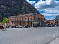 Ouray, Colorado: Roadside Shopping in a Charming Village