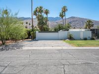 Palm Springs Architecture: Clear Sky and Modern Design