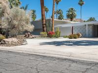 Palm Springs, California: A House under Clear Skies