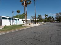 Palm Springs Villa: Modern Architecture on a Sunny Day