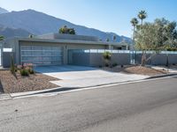 Palm Springs Villa with Sleek Architecture and Clear Sky 001