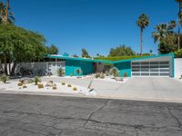 Palm Trees and Residential Entry: A Unique Architecture