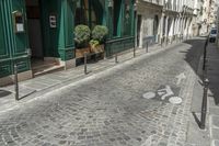 Paris Cobble Stone Streets: A Glimpse of Classic Architecture