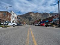 A Picturesque Town in Utah: Mountain Views and Classic Architecture