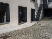 Porto, Portugal: Cobblestone Courtyard