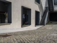 Porto, Portugal: Cobblestone Courtyard