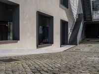 Porto, Portugal: Cobblestone Courtyard