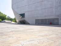 Porto Urban Building: A Striking Concrete Structure