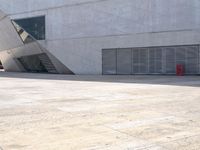Porto Urban Building: A Striking Concrete Structure
