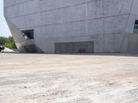 Porto Urban Building: A Striking Concrete Structure