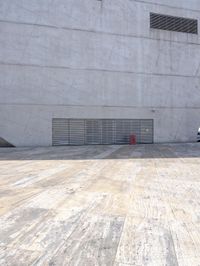 Porto Urban Building: A Striking Concrete Structure