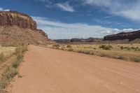 Red Rock Mountains in Utah: A Beautiful Day in the Landscape