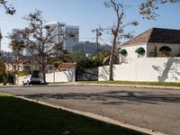 Residential Areas in Los Angeles: A Sunny Day