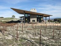 Residential Building in California: Blending with the Dirt Landscape