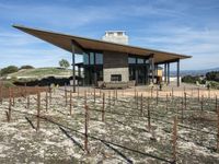 Residential Building in California: Blending with the Dirt Landscape