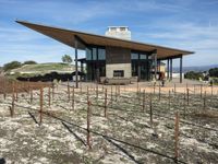 Residential Building in California: Blending with the Dirt Landscape