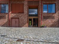 Residential Courtyard in Berlin with Modern Architecture