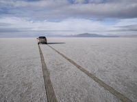 Road Trip in Utah: Scenic Desert Landscape along the Salt Lake